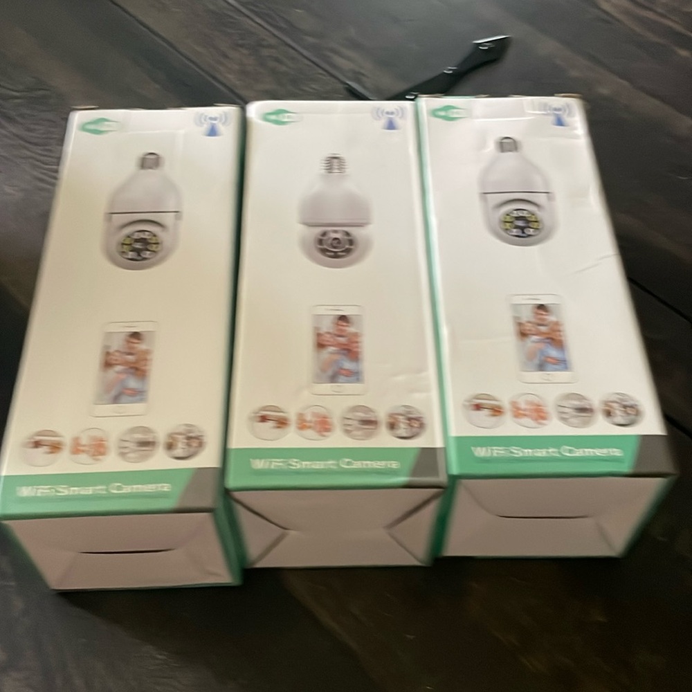 NEW NIB NOONKEY WIFI WIRELESS SMART CAMERA CAN SCREW IN LIGHT SOCKET OR PLUG IN